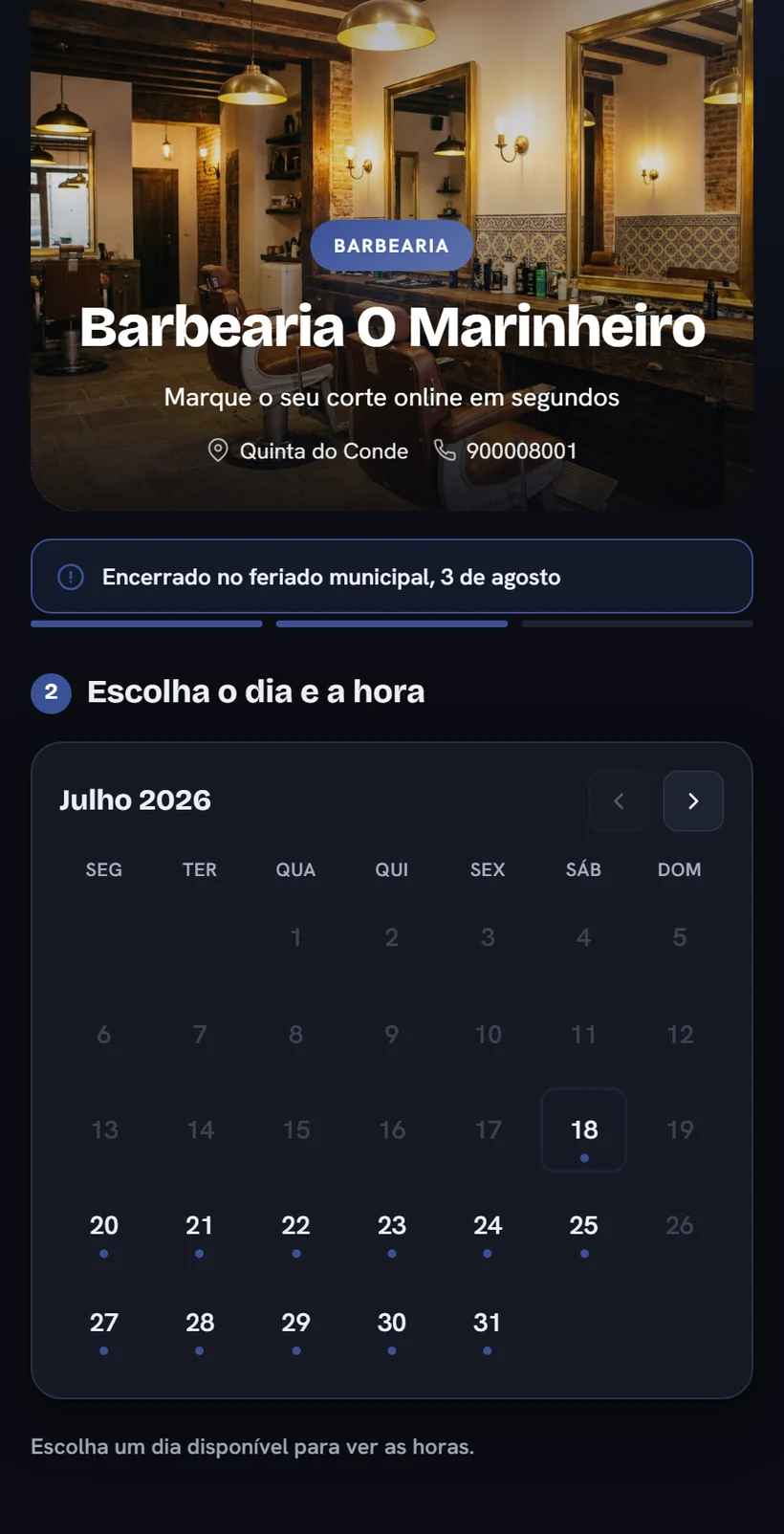 Página de marcações da Barbearia O Marinheiro na app: o cliente escolhe o profissional, o serviço e o dia no calendário de julho de 2026